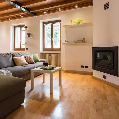 Casa vacanze Joivy Scenic 2br With Balcony & Parking *