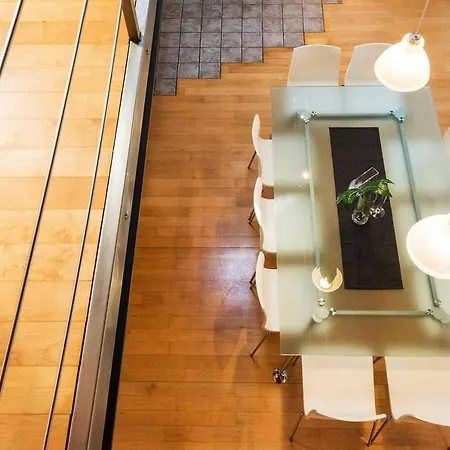 Joivy Scenic 2br With Balcony & Parking *