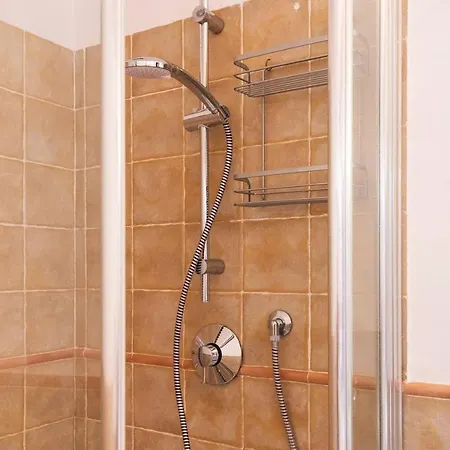 Holiday home Joivy Scenic 2br With Balcony & Parking Cernobbio