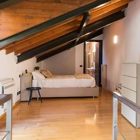 Joivy Scenic 2br With Balcony & Parking