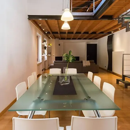 Casa vacanze Joivy Scenic 2br With Balcony & Parking *