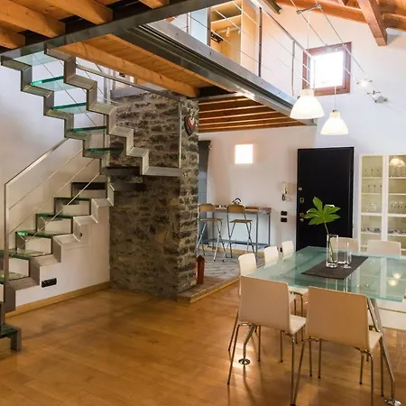 Joivy Scenic 2br With Balcony & Parking